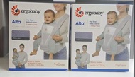 美國Ergobaby Alta 坐墊式嬰兒揹帶(透氣款) 
 ✅ Ergobaby Baby Carrier 為嬰兒而設的告舒適坐墊🩵
🈹🈹🈹🈹🈹🈹🈹🈹🈹🈹🈹🈹🈹🈹
⭐透氣款Ergobaby Alta