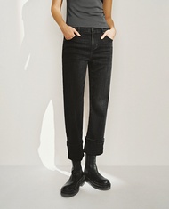 URBAN REVIVO - Quần jeans nữ ống đứng xoắn gấu UWM850067-B5A