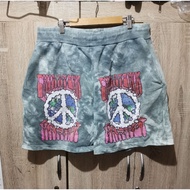 town market peace on earth cloudy short