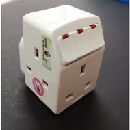 RLT 3WAY ADAPTOR WITH INDIVIDUAL SWITCHES