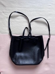 agnes b. 黑色水桶背包