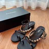 Chanel 香奈兒珍珠繫帶水鑽小logo套指低跟涼鞋