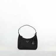 Prada 2005 經典黑色款