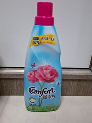 全新，金紡，超濃縮衣物柔順劑/柔順劑，880mL，原價$23.9，清屋環保價：$18，港鐵站交收Brand new, Comfort, super concentrated fabric soften
