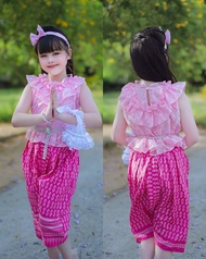 ชุดไทยเด็กประยุกต์เสื้อลูกไม้แขนกุดคอระบาย  + โจงกระเบนลายคะขอชมพูหวาน