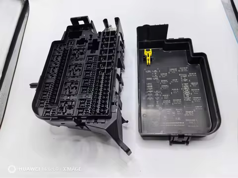1pc Battery Fuse box assembly/fuse box cover for CHANGAN CS55plus