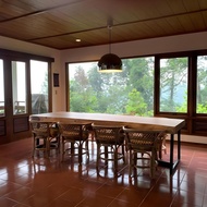 Rumah 180 m² dengan 5 kamar tidur dan 5 kamar mandi pribadi di Puncak (Villa Alas Langit)