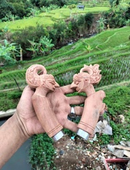 Gagang golok motif wayang arjuna dan gatot kaca