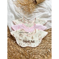 Ha May vintage | 5-layer muslin flower bib with rode border embroidered with baby's name, 6-petal fl