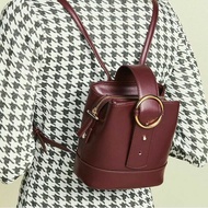 Parisa Wang elegant burgundy leather backpack bag 美國小眾設計超靚高級酒紅馬鞍紅色真皮圓扣背囊 配有副帶可斜孭袋 側孭袋 手挽袋 襯衫