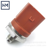 OE:0261545050 0261545051 06J906051D Sesuai untuk Penderia Tekanan Bahan Api Audi