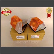 A PAIR of Front Turn Signal Lights or Lamp Assy Front Turn Signal Toyota Landcruiser Hardtop FJ40 BJ