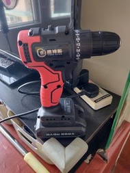 21V雙速 衝擊鑽，一批二電一叉，雙速，LED指示燈，電池指示燈  全套鑽頭鑽頭  、鑽木  木板、膠合板、組裝家具