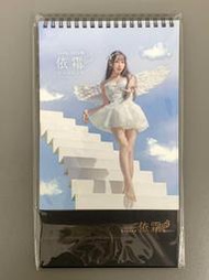 Vicky 依霜  Lv.icky 2024 個人寫真桌曆 月曆 年曆 附 拍立得 明信片