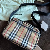 博柏利 經典格紋相機包 burberry  crossbody bag  格紋相機包