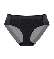 Triumph กางเกงชั้นใน รูปแบบฮิปสเตอร์ Curves Hipster-R 10218439 สีดำ 0004