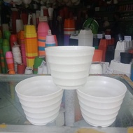 pot mado berukuran 27cm warna putih pot tanaman hias berukuran 27cm