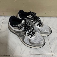 New Balance 860v2