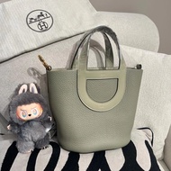 Hermes in the loop 18,STAMP B,Q1 Sauge Clemence Calfskin,