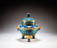 A gilt-bronze and cloisonné enamel incense burner and cover, Qing dynasty, 19th century | 清十九世紀 掐絲琺瑯