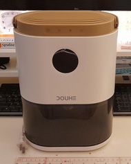 DOUHE Dehumidifier 除濕機 White/Tan Small 65W 2L tank 除濕機 白/米色 小型 65W 2L水箱