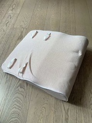 嬰兒防嘔奶斜枕 Pink Striped Pillow with Straps