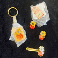 1998 / 2002 世界盃足球賽紀念品 鎖匙扣, 襟章, 呔夾 $298 each