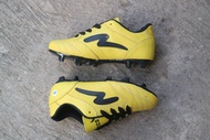 sepatu bola anak kulit specs kuning ukuran 28-33 outsol sudah di jahit