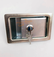 อะไหล่ Sumitomo รถขุด SH200A3ตัวล็อคประตูด้านข้าง SH200-5 SH120 SH240 SH280 SH300A3ฝาปิดช่องข้างตัวล