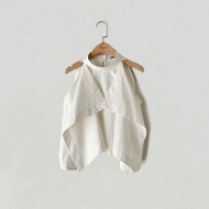 訂製系列-珍珍 ‧ 前飾片設計削肩上衣(白色)