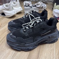 balenciaga triple s triple black
