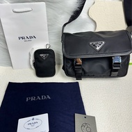 PRADA 男士尼龍斜背包 郵差包 附小掛包