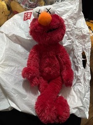 UNIQLO X KAWS SESAME STREET ELMO
