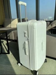 Rimowa Essential Trunk Plus Size 33 行李箱