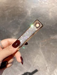 1個鑲嵌鑽石的usb可充電打火機,閃閃發光的水晶裝飾,無火,防風和靜音設計,小巧便攜,是女士的理想禮物