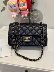 Chanel mini flap bag A69900 20cm classic flap 黑色羊皮金扣 100%Authentic, 98%New 💎尖沙咀中港城門市 