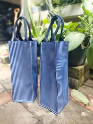 tas botol minum 2 liter bahan waterproof motif salur size 12*12*33 cm