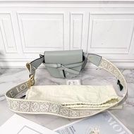Loewe gate mini冰藍色新款寬肩帶斜背包 21×12.5×9.5 98新配件塵袋