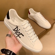 European Station Luxury ดีไซน์ ผู้ชาย สีขาว หนัง ลำลอง รองเท้า อินเทรนด์ All-Match Brand ระบายอากาศไ