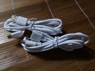 白色 USB-A to USB -C 1.5m長充電線，十元兩條
