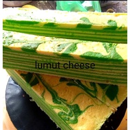 kek lapis sarawak lumut cheese