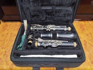 Yamaha YCL255 Clarinet Yamaha YCL255 單簧管是最暢銷的學生單簧管之一，適合想考級的同學，可以用至八級或以上的級別，非常耐用，是學習單簧管的首選！(齊配件，送Royal 簧片和皇家5級考試書 )