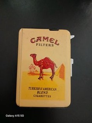 駱駝牌打火機+煙盒    內有可装10支煙的煙盒