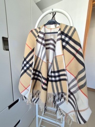 authentic, Burberry 140x140cm contrast check cape, 54%茄士咩46%羊毛斗篷，made in scotland  披肩，原價超過9,000