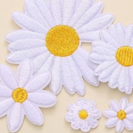 Daisy embroidery patches, clothing accessories, keychains, phone case patches, self-produced and sol