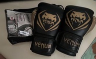 Venum  8oz 拳套