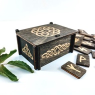 北歐符文舊 futhark，符文占卜，符文套裝在盒子裡
