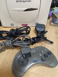SEGA Saturn 遊戲機一套，包AV綫～手制，己改220v，及已改機可玩開心碟，