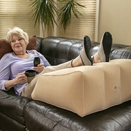 New Inflatable Leg Ramp Pillow Elevates Legs Feet Knee for Relief Leg Swelling Sore