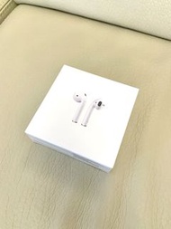 Apple AirPods with Charging Case 蘋果AirPods 配備充電盒